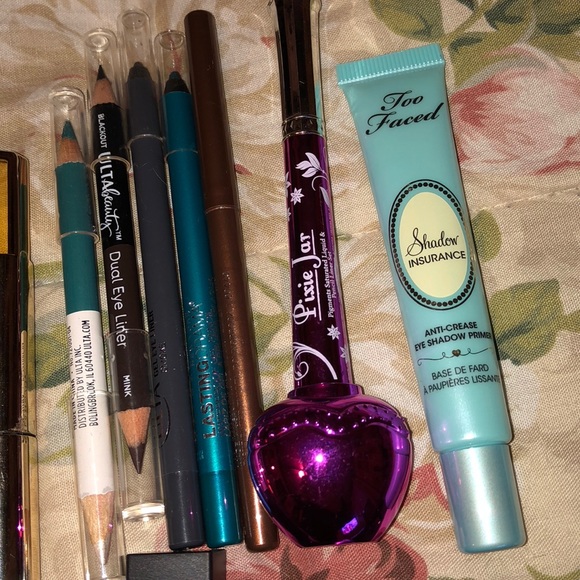 Huge Liquid Lipstick and Eyeliner Bundle - Picture 4 of 5